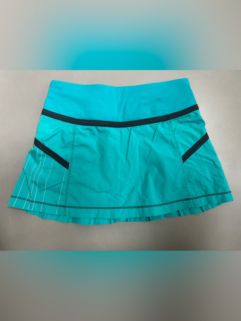 lululemon athletica skirt size 2 like new